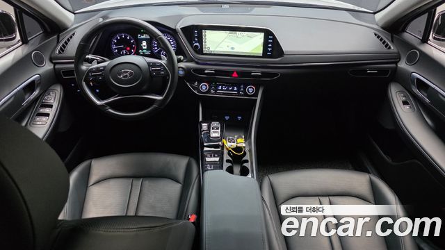 Hyundai Sonata — interior
