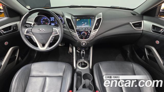 Hyundai Veloster — interior
