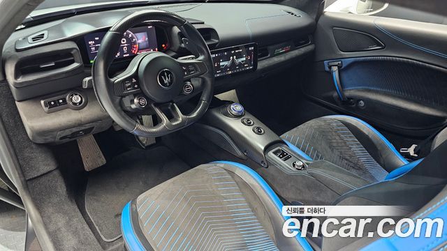Maserati MC20 — interior