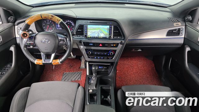 Hyundai Sonata — interior