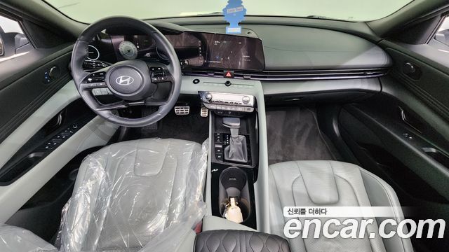 Hyundai Avante — interior