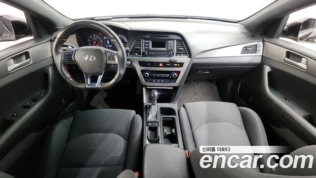 Hyundai Sonata — interior