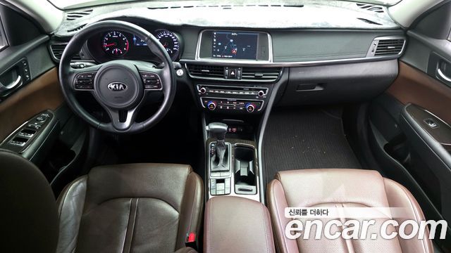 Kia K5 — interior