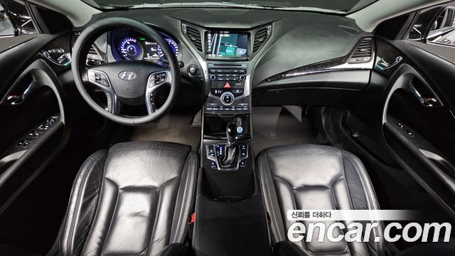Hyundai Grandeur — interior