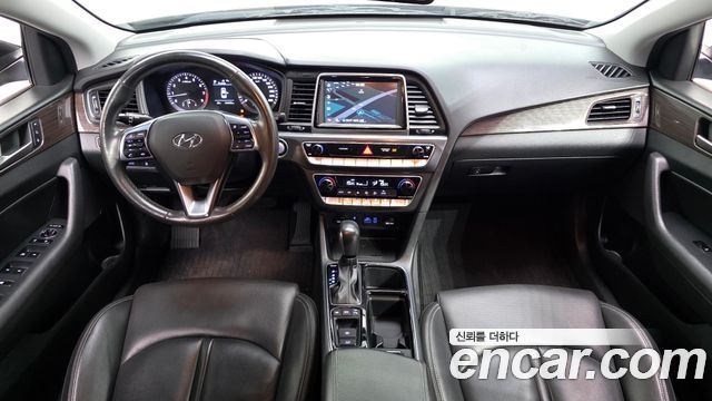 Hyundai Sonata — interior
