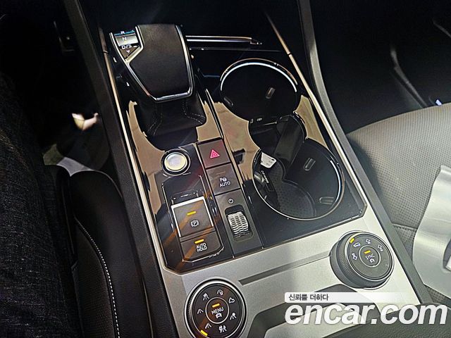 Volkswagen Touareg — interior