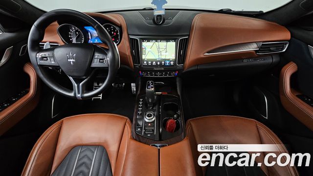 Maserati Levante — interior