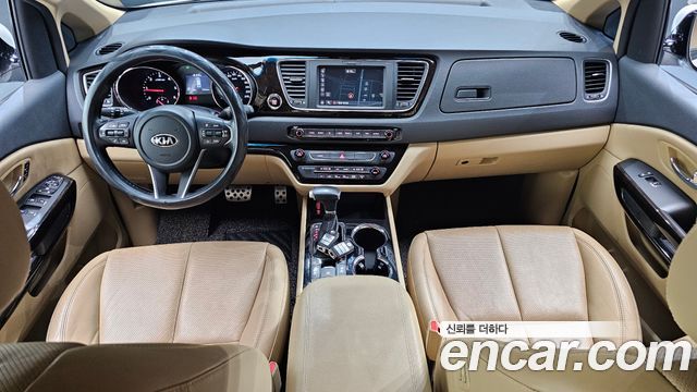 Kia Carnival — interior