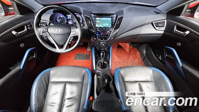 Hyundai Veloster — interior