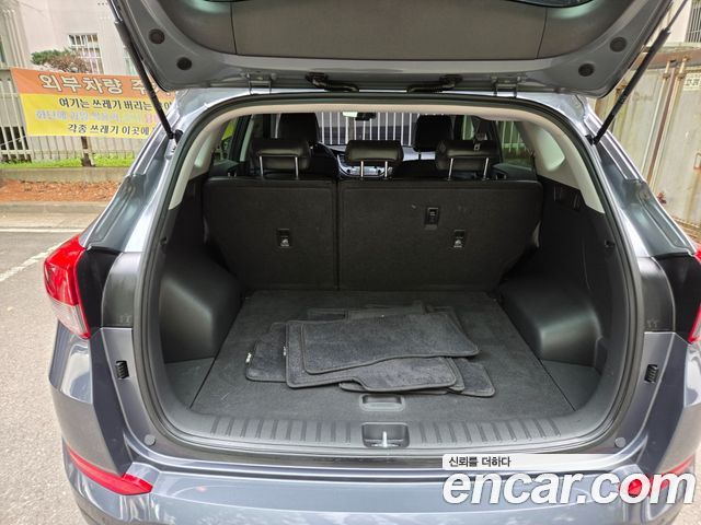 Hyundai Tucson — interior