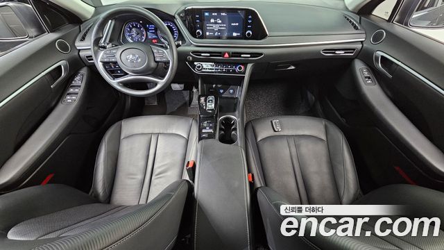 Hyundai Sonata — interior