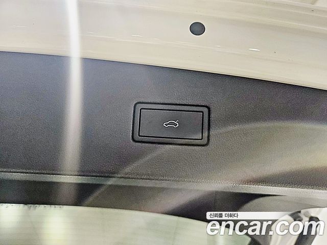 Volkswagen Tiguan — interior