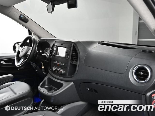 Mercedes-Benz V-Class — interior