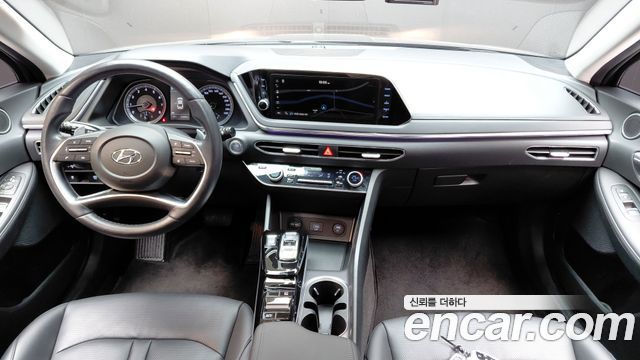 Hyundai Sonata — interior