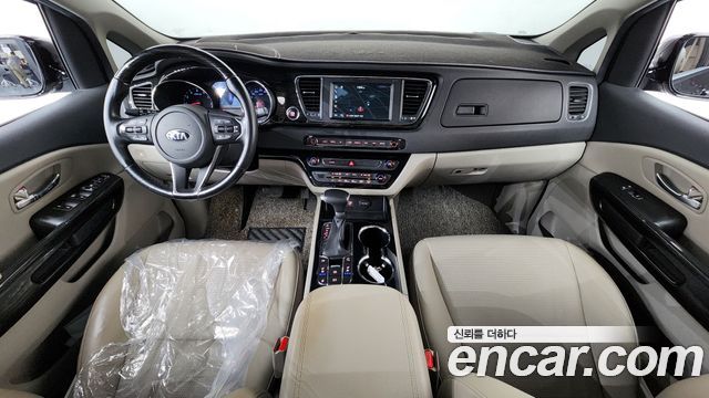 Kia Carnival — interior