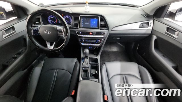 Hyundai Sonata — interior
