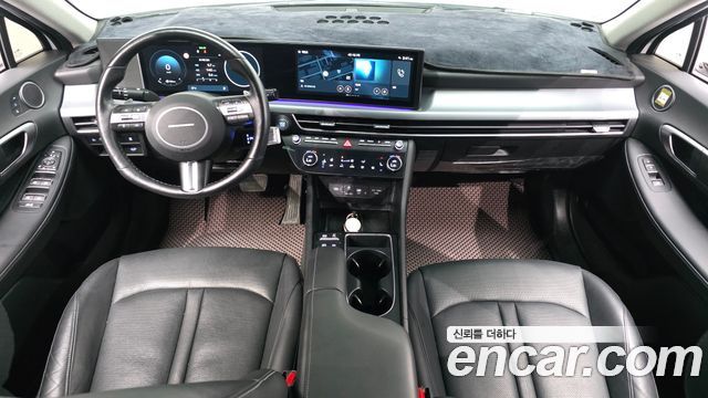 Hyundai Sonata — interior