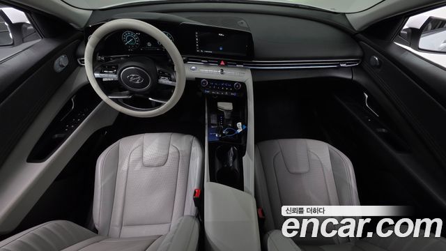 Hyundai Avante — interior