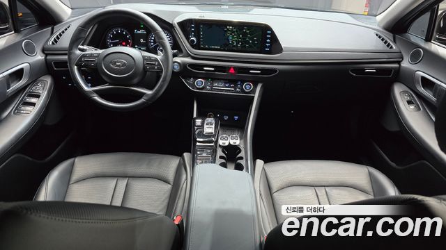 Hyundai Sonata — interior
