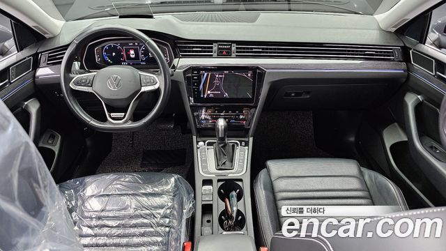 Volkswagen Passat — interior