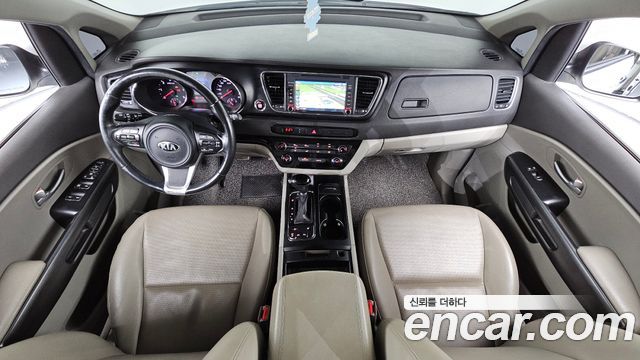 Kia Carnival — interior