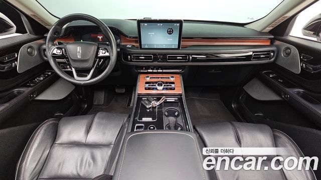 Lincoln Aviator — interior