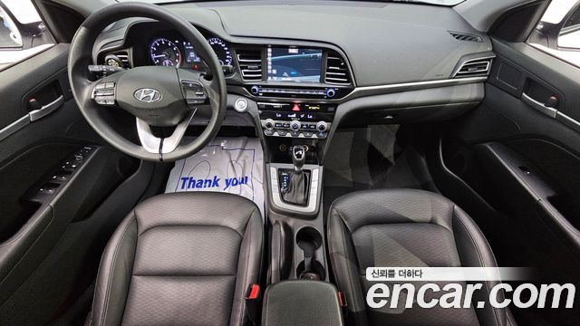Hyundai Avante — interior