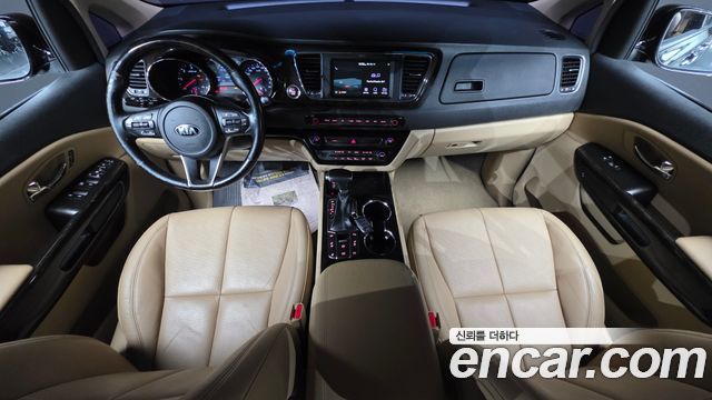 Kia Carnival — interior