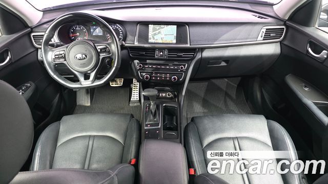 Kia K5 — interior
