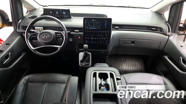 Hyundai Staria — interior