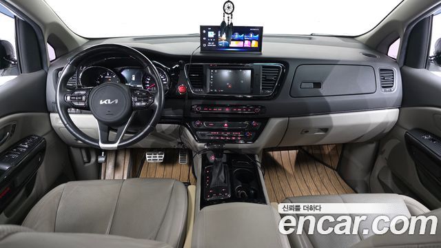 Kia Carnival — interior