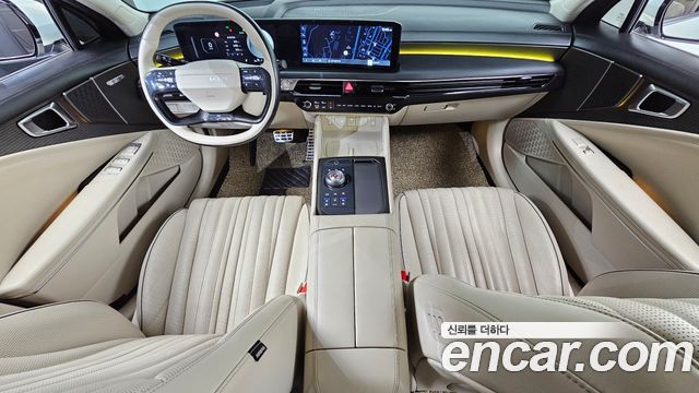 Kia K8 — interior