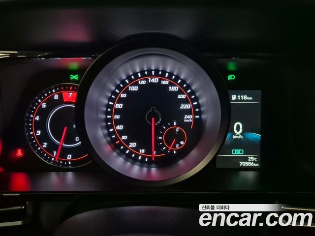 Hyundai Avante — interior