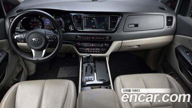 Kia Carnival — interior