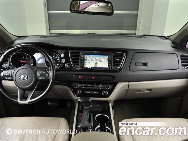 Kia Carnival — interior