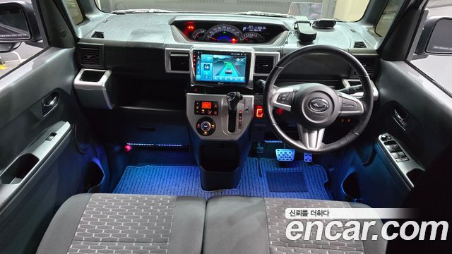 Daihatsu Wake — interior