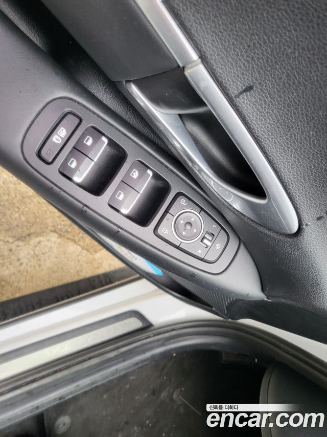 Hyundai Sonata — interior