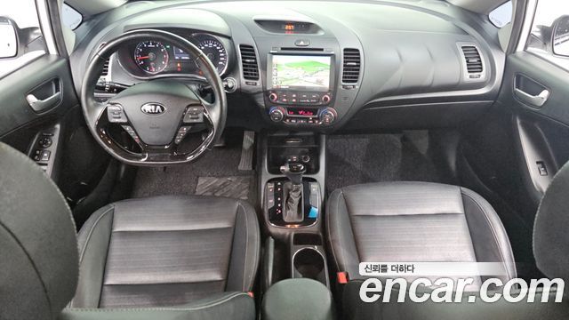 Kia K3 — interior