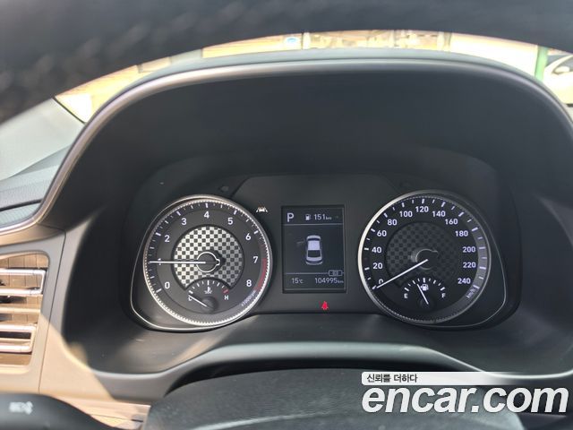 Hyundai Avante — interior