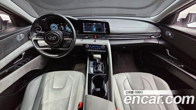 Hyundai Avante — interior