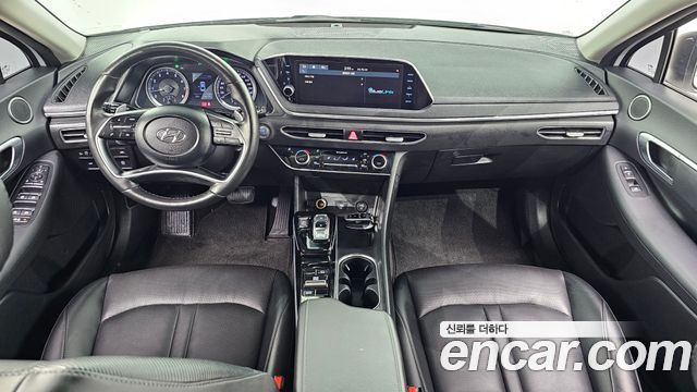 Hyundai Sonata — interior