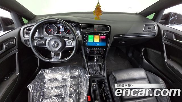 Volkswagen Golf — interior
