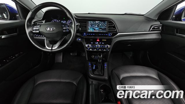 Hyundai Avante — interior