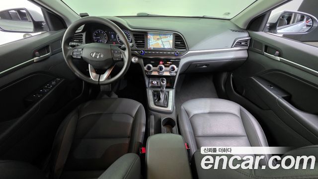 Hyundai Avante — interior