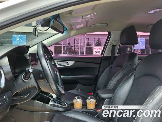 Kia K3 — interior