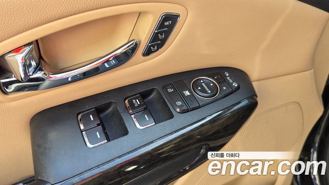 Kia Carnival — interior