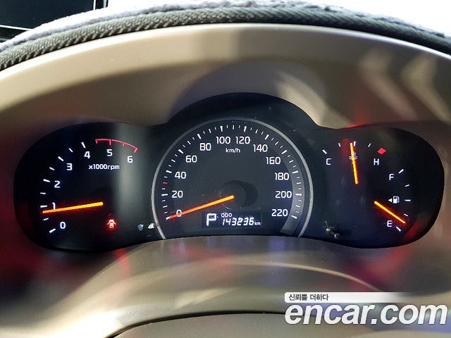 Kia Carnival — interior