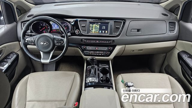 Kia Carnival — interior