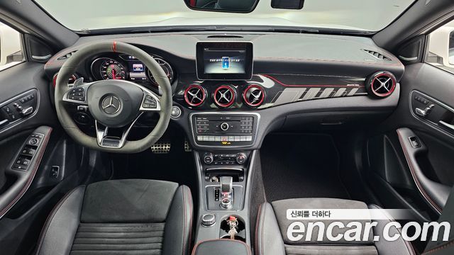 Mercedes-Benz GLA-Class — interior