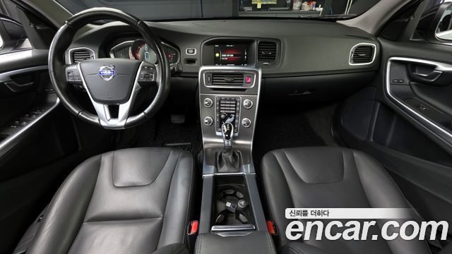 Volvo S60 — interior